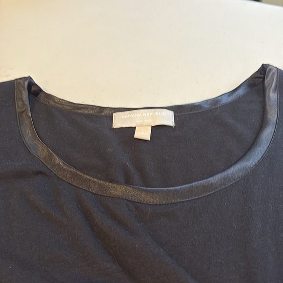 Banana Republic- Women's Black Sleeveless Top.  Luxe touch. Size large - Picture 8 of 8